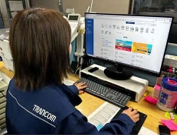 トランコムEX西日本株式会社　神戸西事業所 大手企業ですが、未経験から大歓迎★
やさしい先輩がしっかりサポートしますので、
未経験でも安心してくださいね♪