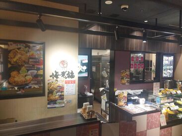 海老福 グランベリーパーク 主婦（夫）・フリーターなど幅広く活躍中★
揚げたての海老天専門店！大きな海老天を定食や天丼にして蕎麦と楽しめます♪