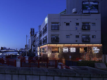 浅草の景色が一望できる店内。
経験ある方優遇します！
駅近で通勤しやすいのもPOINT★