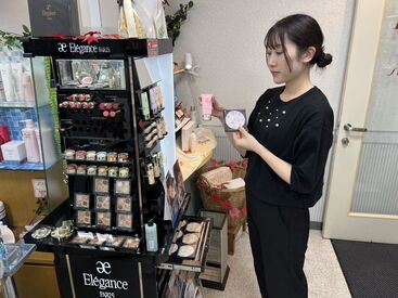 一人一人の接客を大切にするお店だからこそ常連さんに愛されるお店に♪
コスメの話で盛り上がれるのも楽しみのひとつ！
