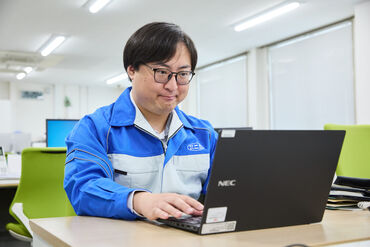 ▼部署や役職を問わず活発に交流できる！
協力して進めるのが当社のスタイルです◎
周囲のサポートも充実しているので働きやすい