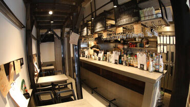 ITALIAN BAR BASIL （イタリアンバル バジル） オシャレな空間で働けます◎
髪色・ネイル・ピアス…全て自由です★