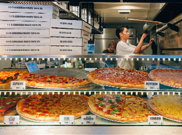 Nim's Pizza ＊麻布十番駅から徒歩1分＊
BIGサイズのNYスタイルピザが大人気のお店♪
お洒落なダイナーで一緒に働きませんか？