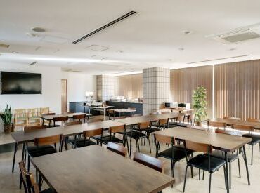 ＼幅広い世代が在籍中◎／
★休日メインで働く大学生
★Wワーク中のフリーター
★家庭と両立する主婦主夫
★定年後のシニア世代