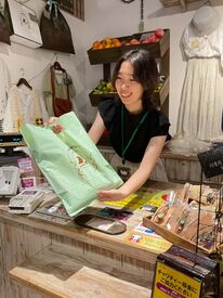 to blossom(トゥーブロッサム)イオンモール柏店　 アパレルってちょっとハードル高いな…
そんなイメージは【to blossom】が払拭します♪
一緒にお店を盛り上げてくれる仲間を募集