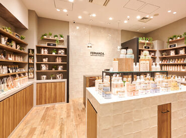 未経験の方でも安心♪ルクア大阪が主催する入店研修あり!あいさつの仕方や館内のルール説明などを行います。