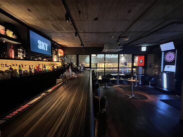 Darts&Bar SKY（ダーツバースカイ） 本格的なカクテルと食事・
デザートが自慢の
darts&lounge&bar SKY！

一緒に楽しく働いてくれる
仲間を募集しま～す☆*.