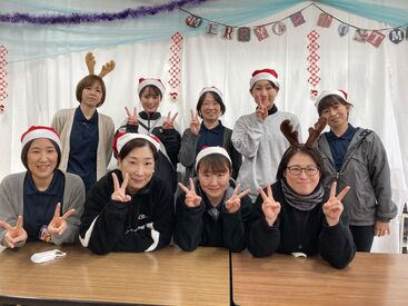 入って5年の若手スタッフから、
ベテランスタッフまで幅広く活躍中◎
子どもの学校行事や家庭の都合に合わせて働ける！