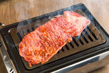 カジュアルな雰囲気で働きやすく
お客様に美味しいお肉を提供して
満足していただきましょう〇