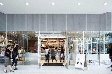 DEAN & DELUCA（ディーンアンドデルーカ） CAFE 成城店 商品の説明など"食"を通じて
お客さまとお話しする機会もたくさん♪
『話すことが好き』そんな方にオススメです＊
