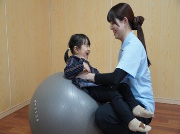 特別な知識・経験は不要です！
福祉や教育に興味がある方、ブランクのある方など資格を活かして働ける環境です◎