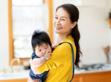 元気の秘訣は…子ども達の笑顔にあり♪
適度に体も動かせるので健康維持にもなりますよ!
<60代スタッフの声>
※写真はイメージ