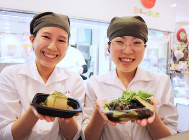 いとはん 三越日本橋本店 スタッフの約4割がバイト自体初めて♪
「社会人マナーも教えてもらえました」「指導もわかりやすい！」等丁寧な研修も好評◎