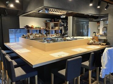 御料理 手打ち蕎麦 谷越 京都河原町駅から徒歩5分！
西木屋エリアにあるお店です。
風情のある外観とのれんの美しさが目印◎