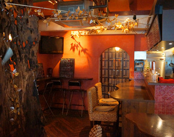Dining bar agito ◆オトナの隠れ家空間agito◆
20～50代と幅広い世代の女性から人気のお店。
酸いも甘いも…様々なお話を聞けるかもしれません。