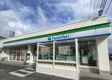 ファミリーマート 読谷トリイステーション前店 【シフト相談OK】★*
勤務シフトは気軽に相談してください!!
テスト期間・急用はできるだけ
考慮いたします!!