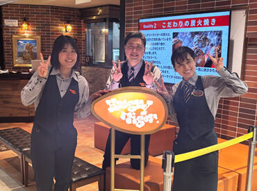 高校生・大学生の学生STAFFが多数在籍！
～新しい仲間と真剣に働いて、絆を深める～
学校以外の場所での新しいコミュニティに◎