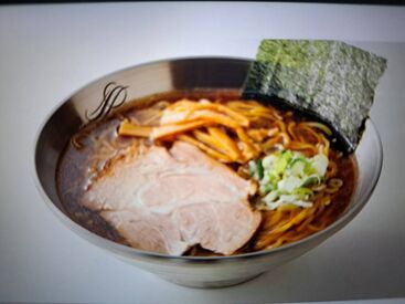 まずは、元気に“いらっしゃいませ”が言えればOK★
頑張ってお仕事した後は…ご褒美の無料まかないをどーぞ!