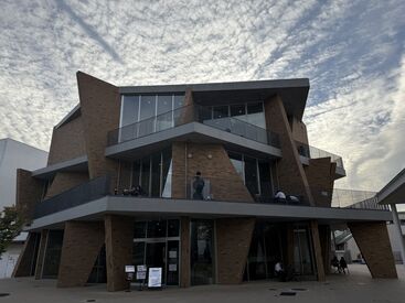 日々頑張る生徒さん達を見守ります♪附属高校図書館での勤務となります!静かで落ち着いた職場です!