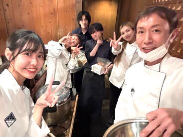 赤坂かこい  ○友達と応募大歓迎○
スタッフの中には
実際に友達と働いている方もいます★