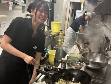 絶品まかないが無料で食べられる♪
メニューにある商品がすべて楽しめます◎
※写真は4月にオープンした上桂店のスタッフです★
