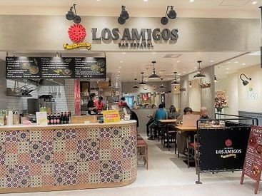 スペインバル　LOSAMIGOS **LOSAMIGOS**
オシャレなスペインバルで働こう♪
パエリアなどの映えメニュー多数！
シフト週1/3h~OKで
働きやすさ最高レベル♪