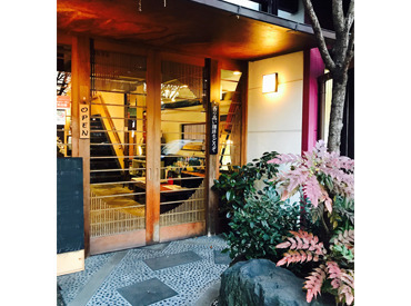 喫茶と京風甘味処 茶房 欅(けやき) 学生スタッフに大好評！
バランスの取れた豪華なまかないあり！
