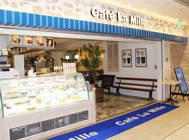 【カフェラミル 池袋サンシャインシティ店】は、白を基調とした開放的な空間で南仏をイメージした店内になっています◎